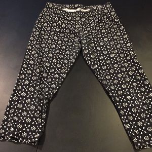 SO patterned Capri leggings